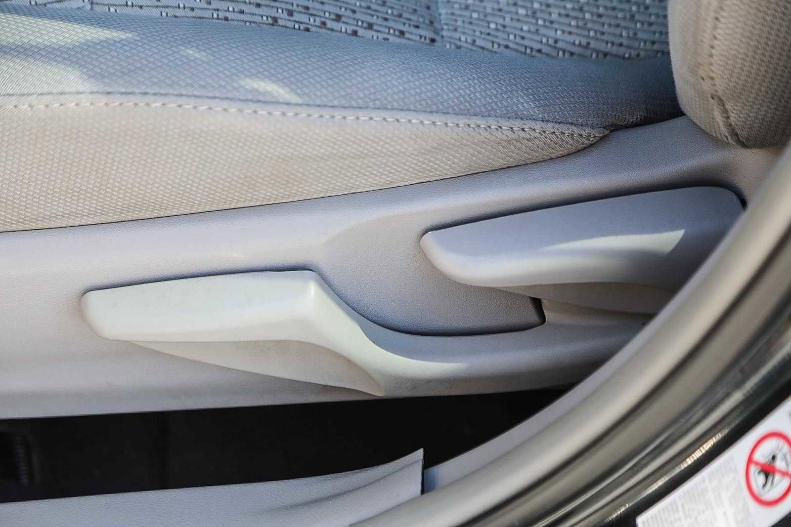 Thumbnail: 2012 Toyota Camry - 18