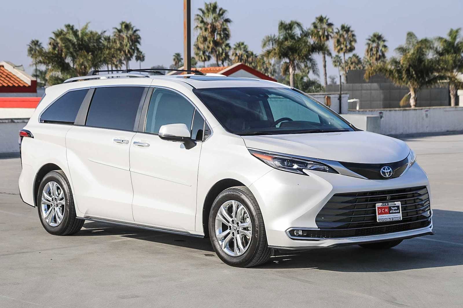 Thumbnail: 2024 Toyota Sienna - 4