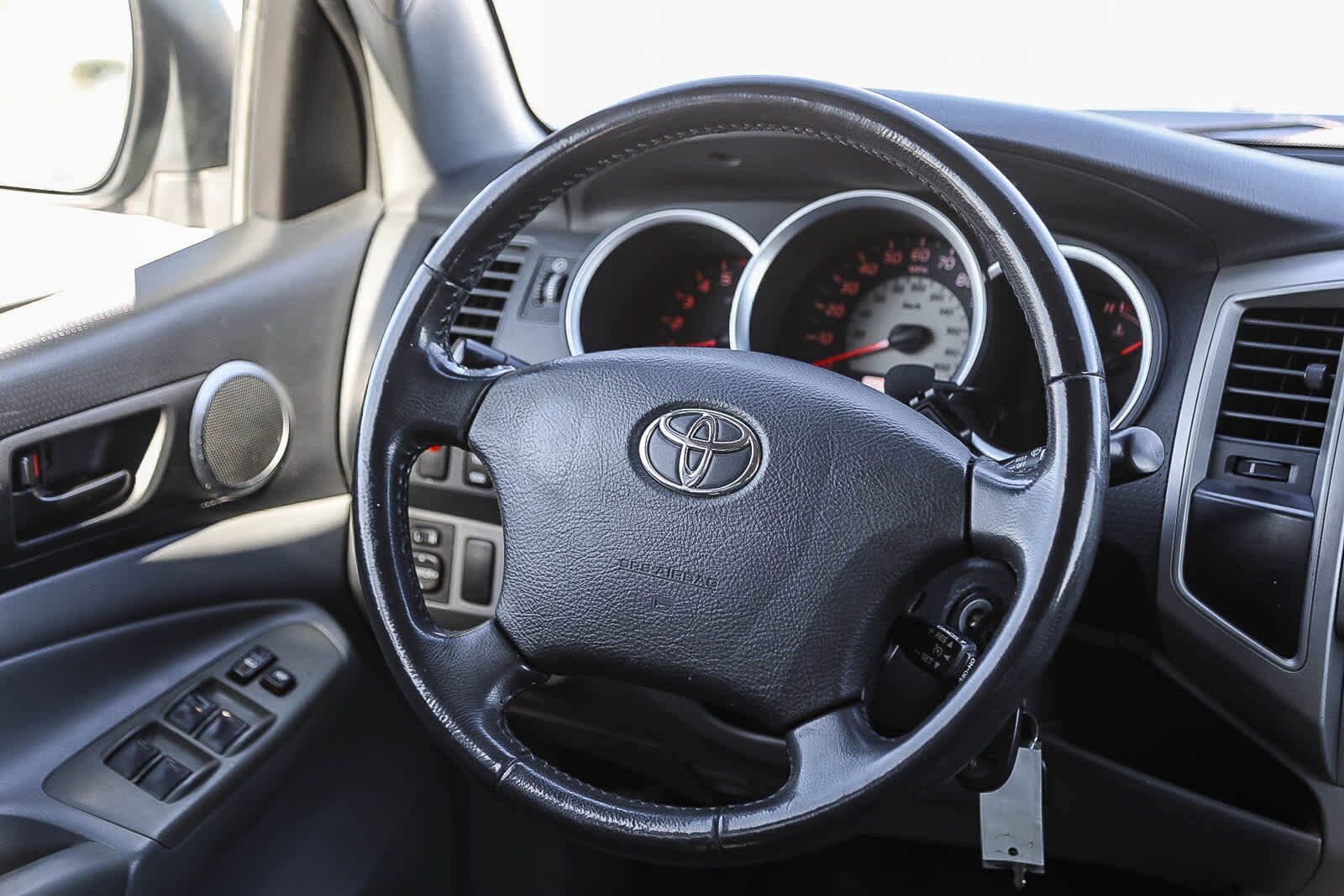 Thumbnail: 2005 Toyota Tacoma - 15