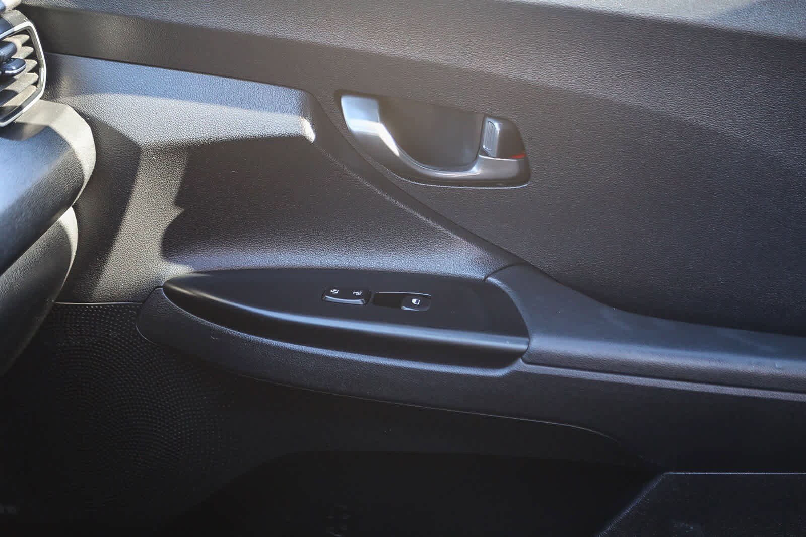 Thumbnail: 2019 Hyundai Veloster - 22