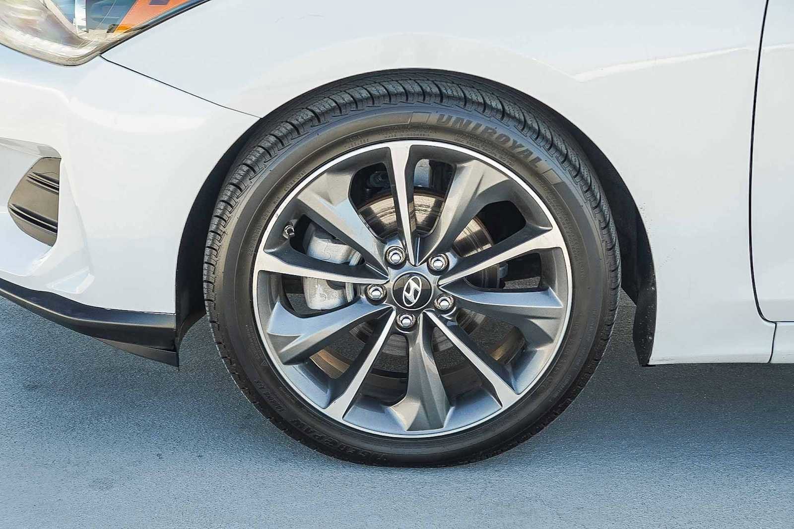 Thumbnail: 2019 Hyundai Veloster - 11