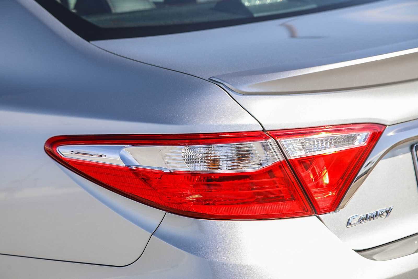 Thumbnail: 2015 Toyota Camry - 9