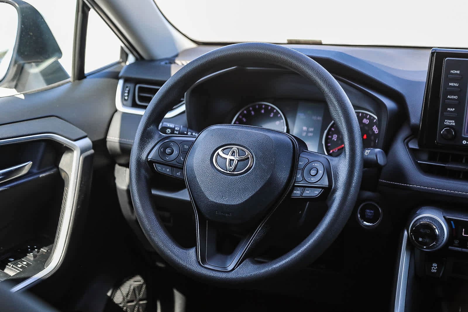 Thumbnail: 2020 Toyota RAV4 - 15