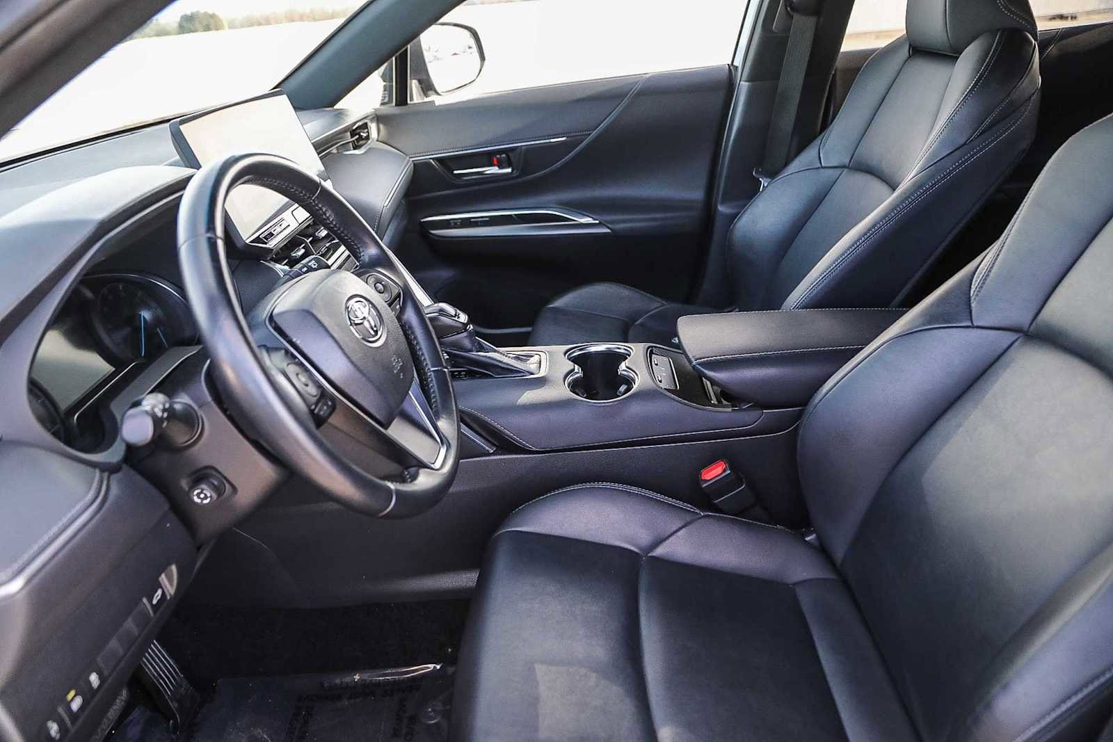 Thumbnail: 2023 Toyota Venza - 17