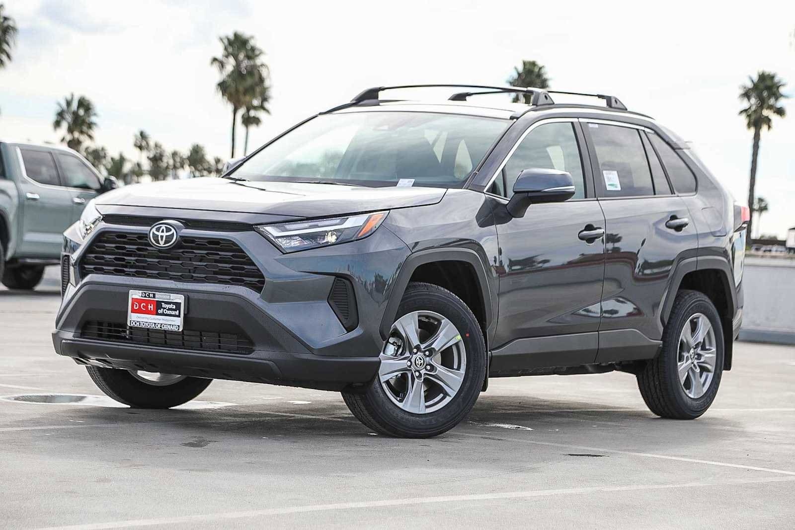 2025 Toyota RAV4 XLE's photo