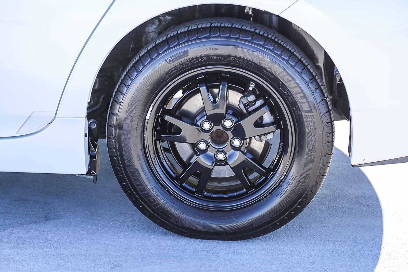 Thumbnail: 2015 Toyota Prius - 11