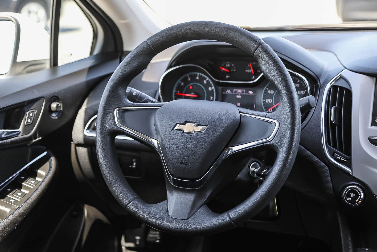 Thumbnail: 2018 Chevrolet Cruze - 15