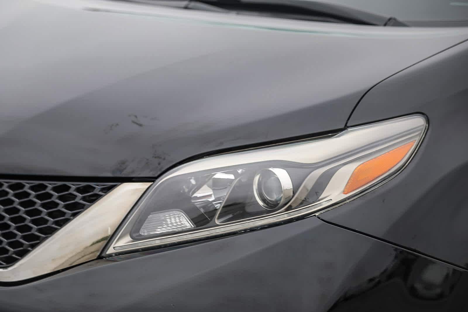 Thumbnail: 2017 Toyota Sienna - 7
