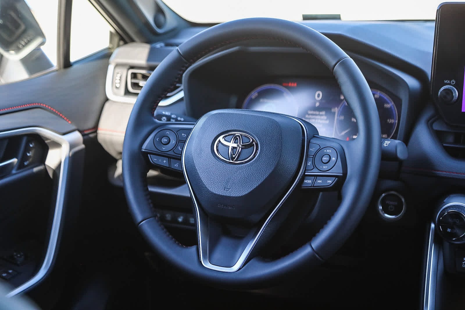 Thumbnail: 2025 Toyota RAV4 - 17