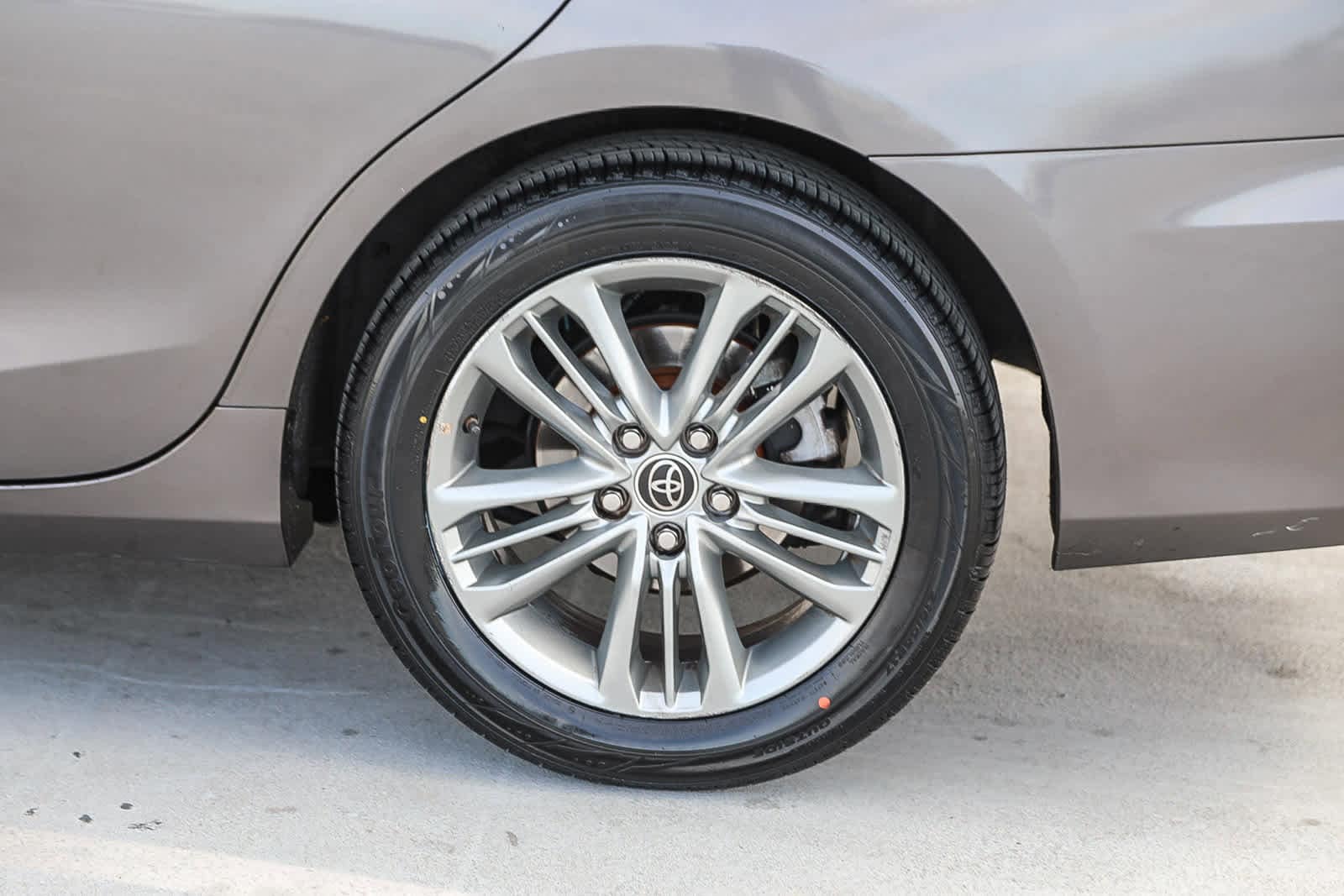 Thumbnail: 2015 Toyota Camry - 11