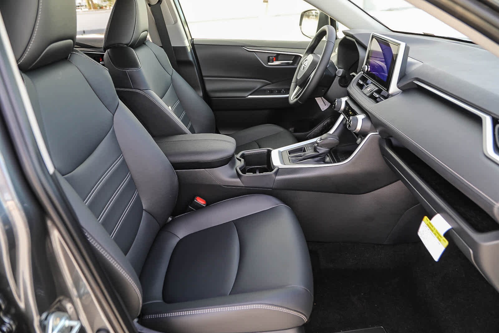 Thumbnail: 2025 Toyota RAV4 - 17