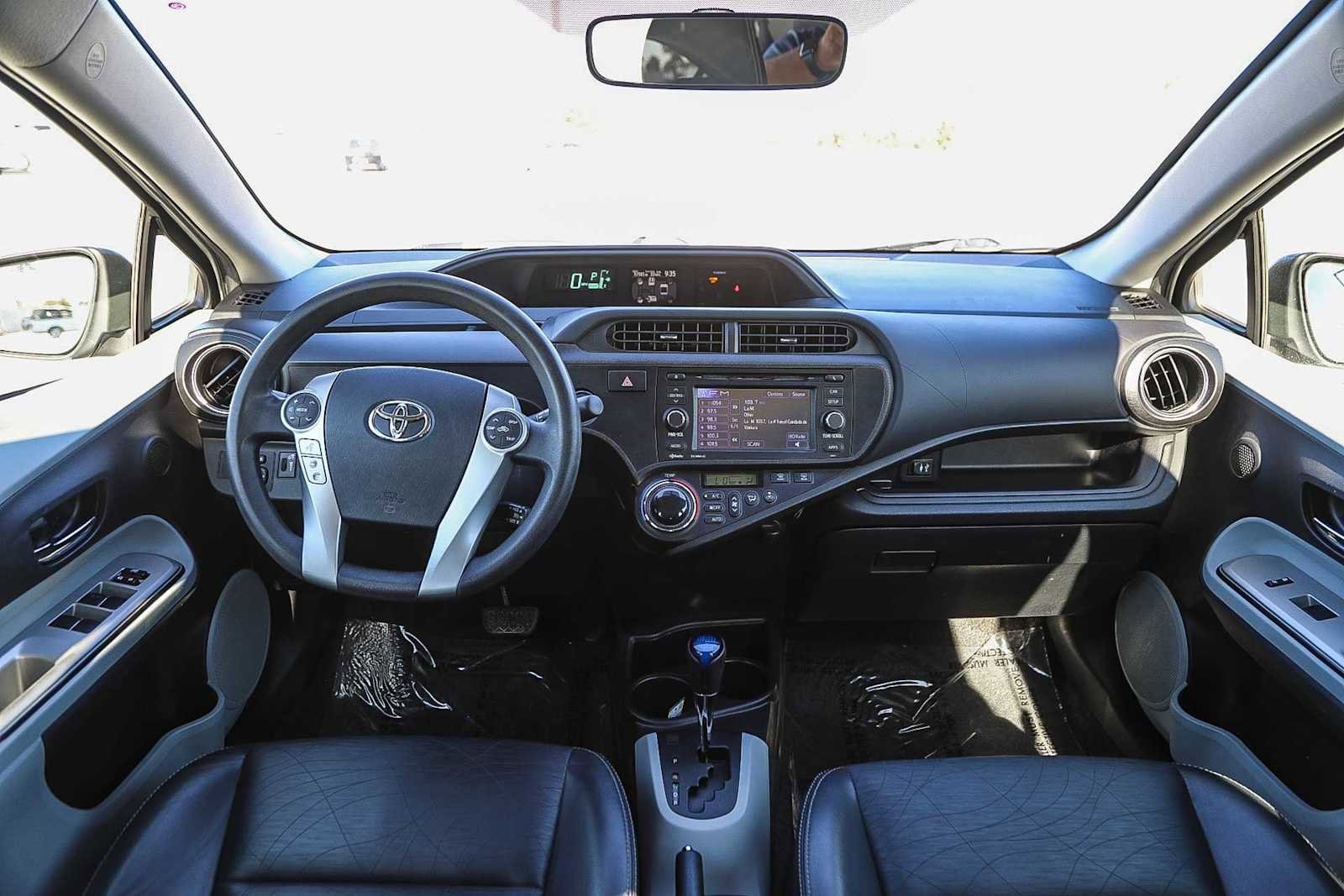 Thumbnail: 2012 Toyota Prius c - 12