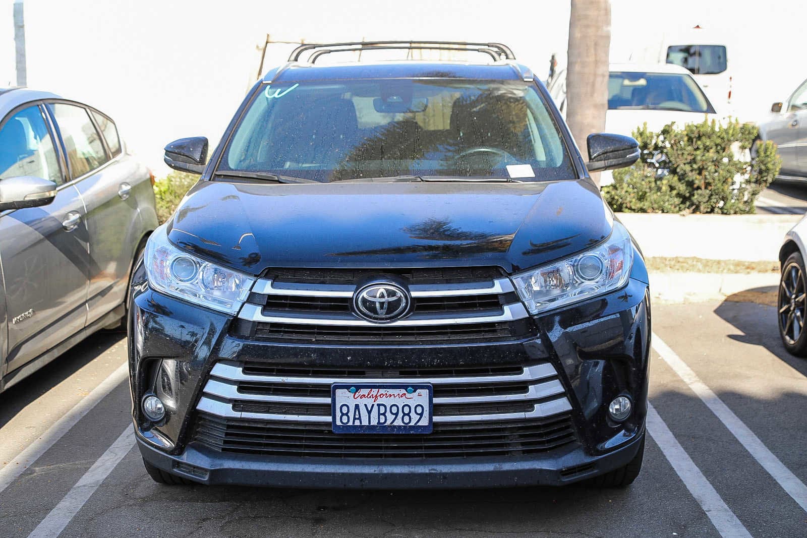 Used 2017 Toyota Highlander XLE with VIN 5TDKZRFH4HS525250 for sale in Oxnard, CA