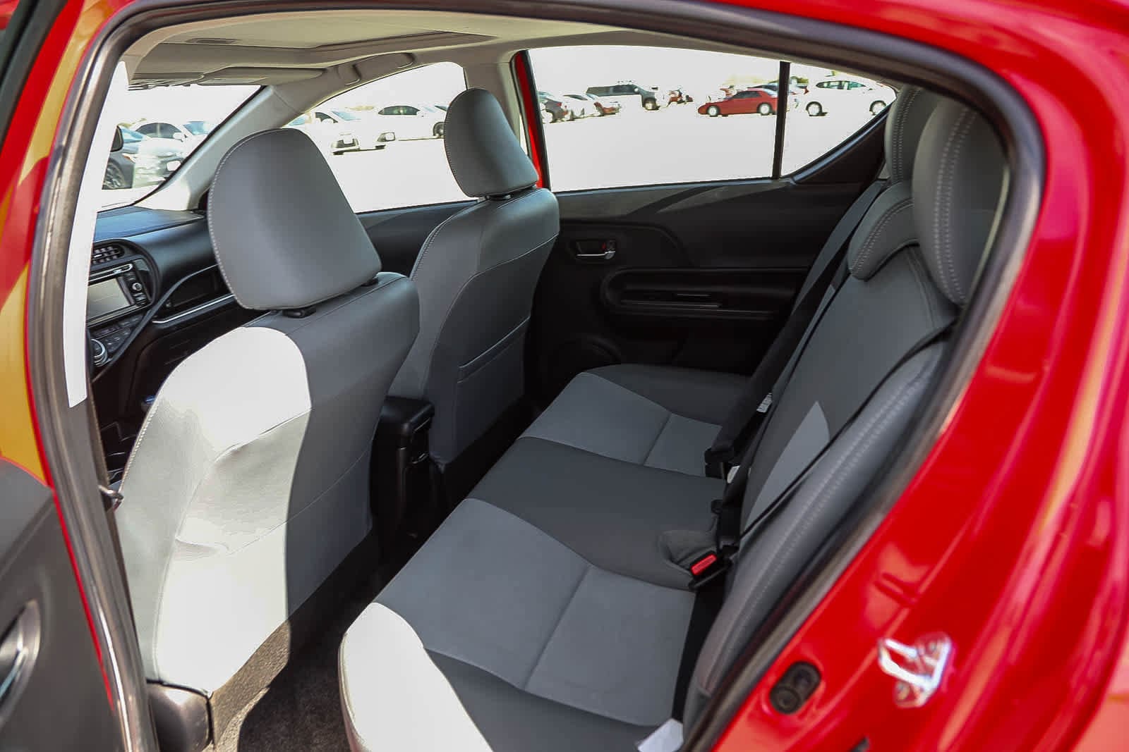 Thumbnail: 2015 Toyota Prius c - 18