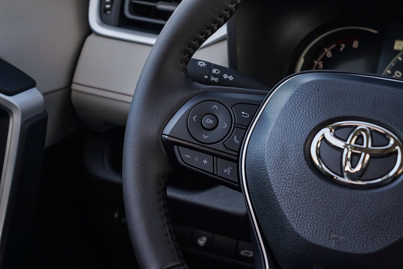 Thumbnail: 2025 Toyota RAV4 - 20