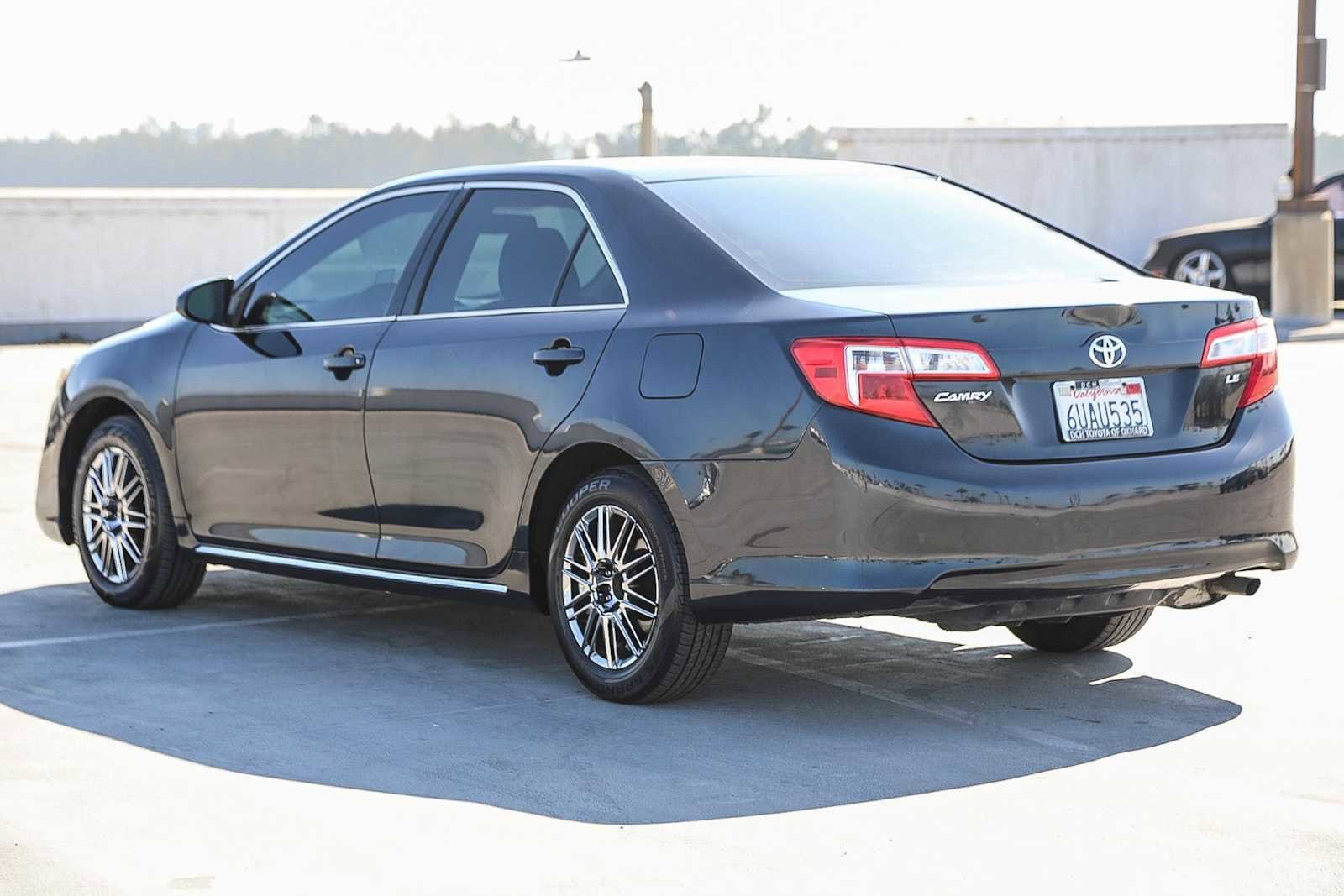 Thumbnail: 2012 Toyota Camry - 6