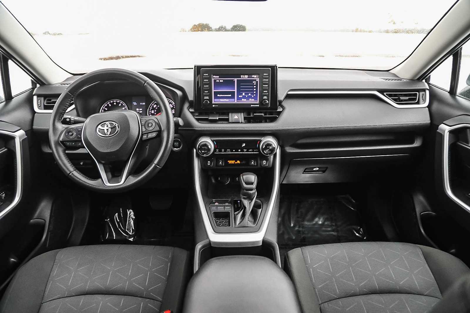 Thumbnail: 2022 Toyota RAV4 - 13