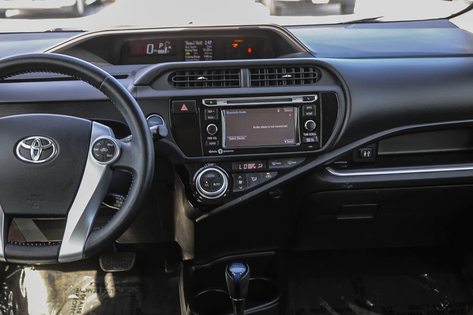 Thumbnail: 2015 Toyota Prius c - 13