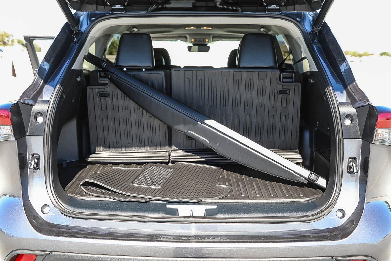 Thumbnail: 2023 Toyota Highlander - 26