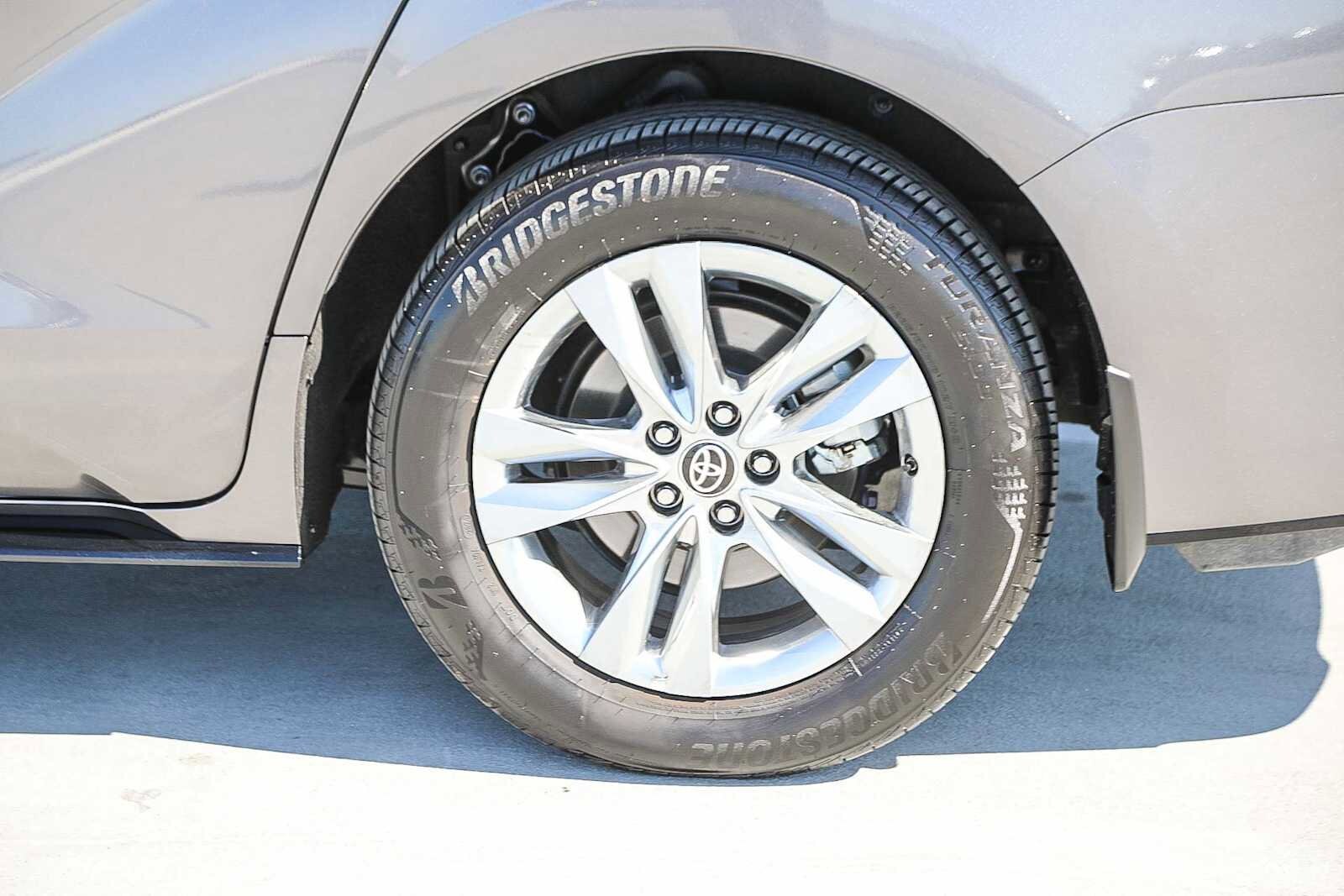 Thumbnail: 2024 Toyota Sienna - 12