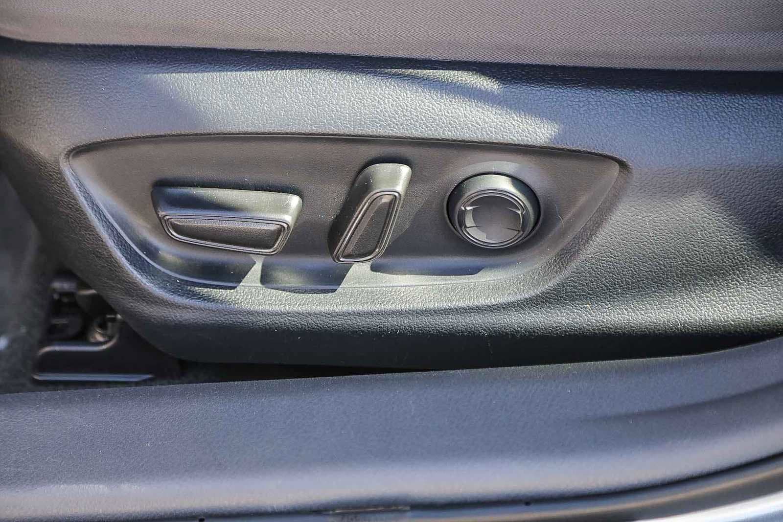 Thumbnail: 2023 Toyota Camry - 19