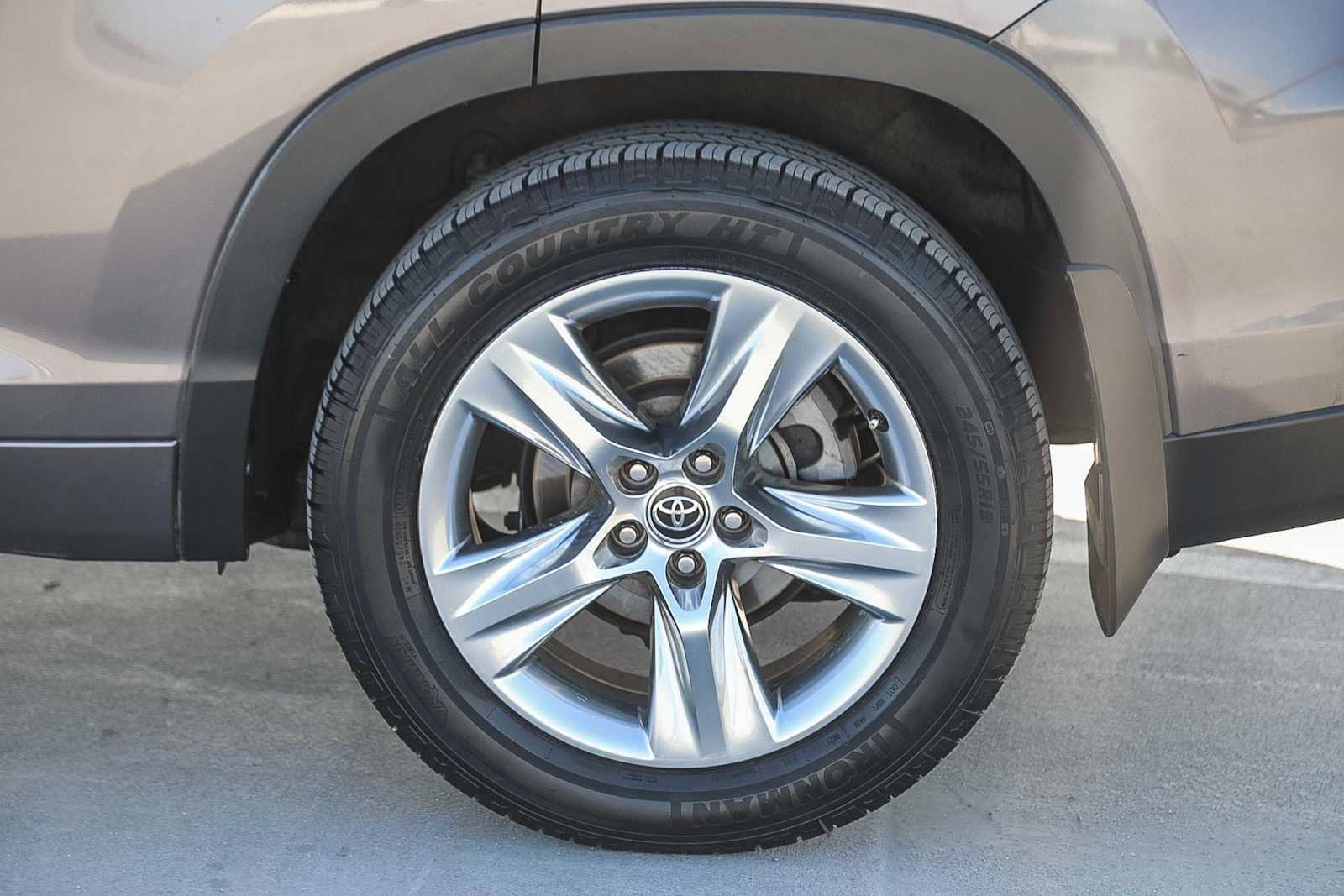 Thumbnail: 2016 Toyota Highlander - 11