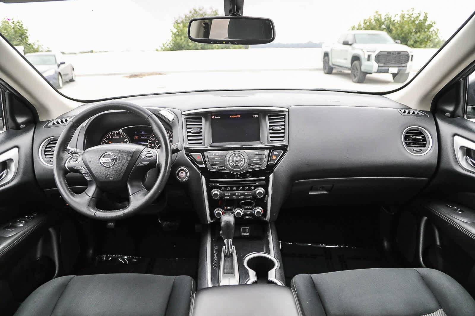 Thumbnail: 2019 Nissan Pathfinder - 12