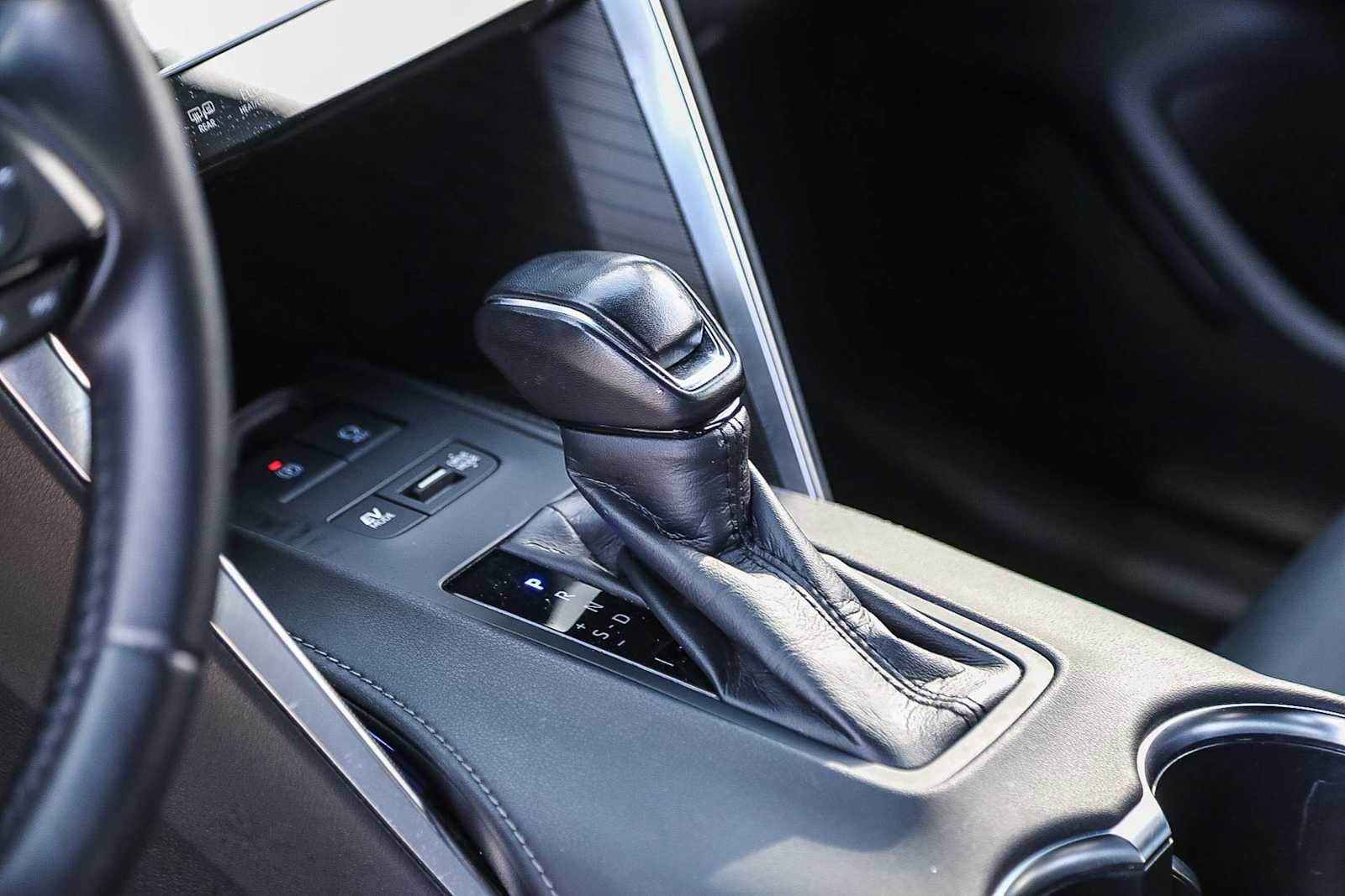 Thumbnail: 2023 Toyota Venza - 20