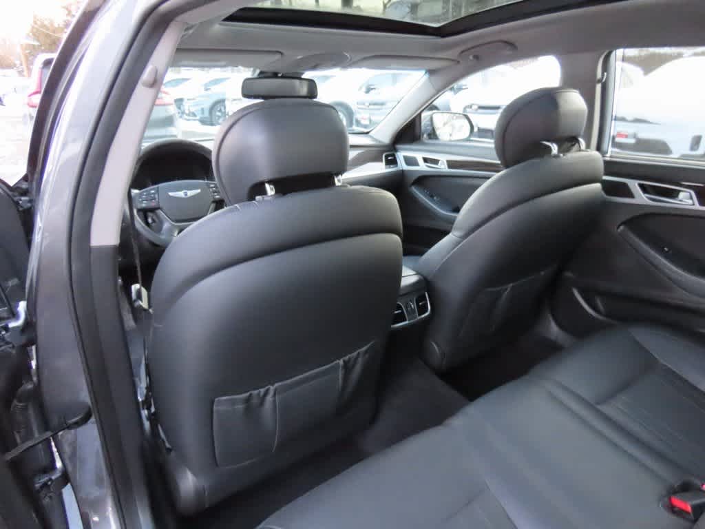 Thumbnail: 2015 Hyundai Genesis - 13