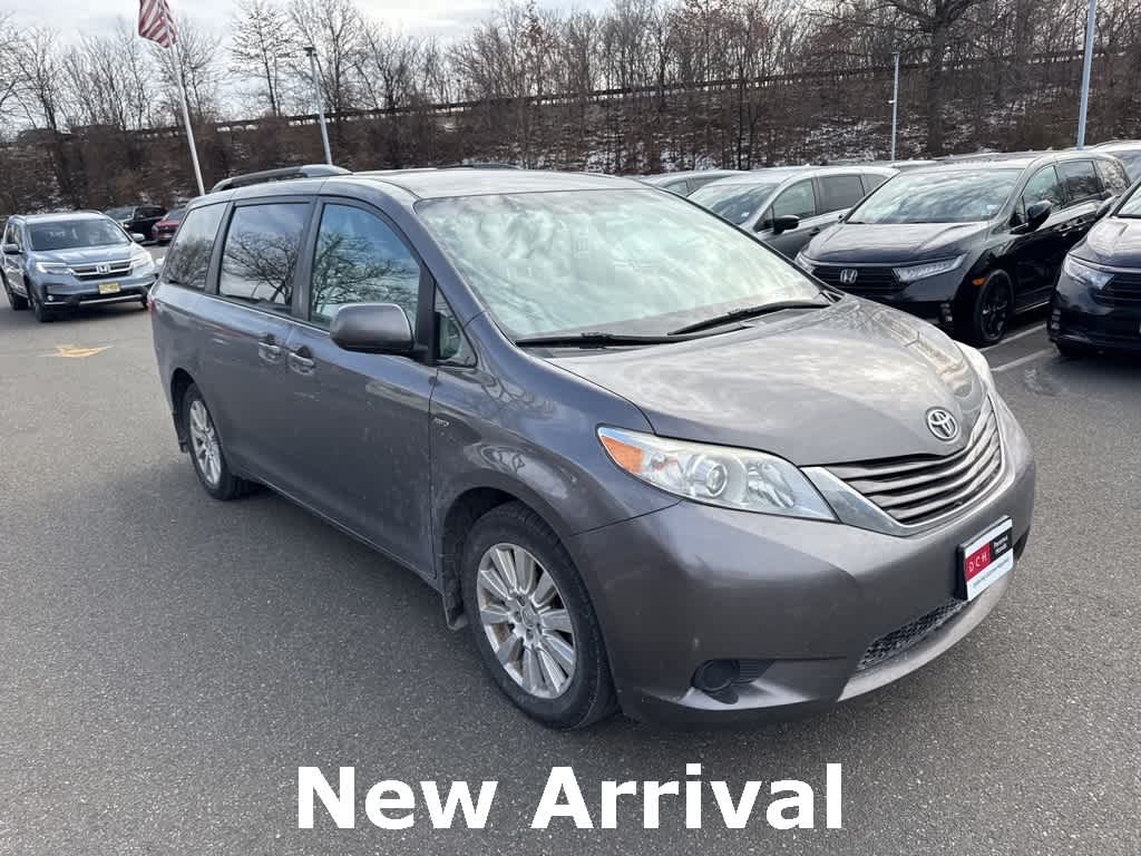 2017 Toyota Sienna LE -
                  Paramus, NJ