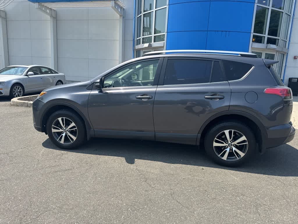 2018 Toyota RAV4 XLE 8