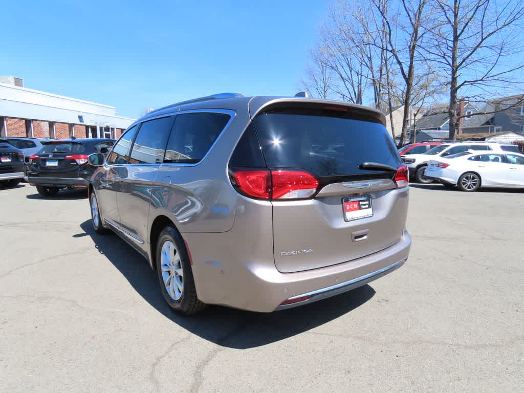 Thumbnail: 2018 Chrysler Pacifica - 4