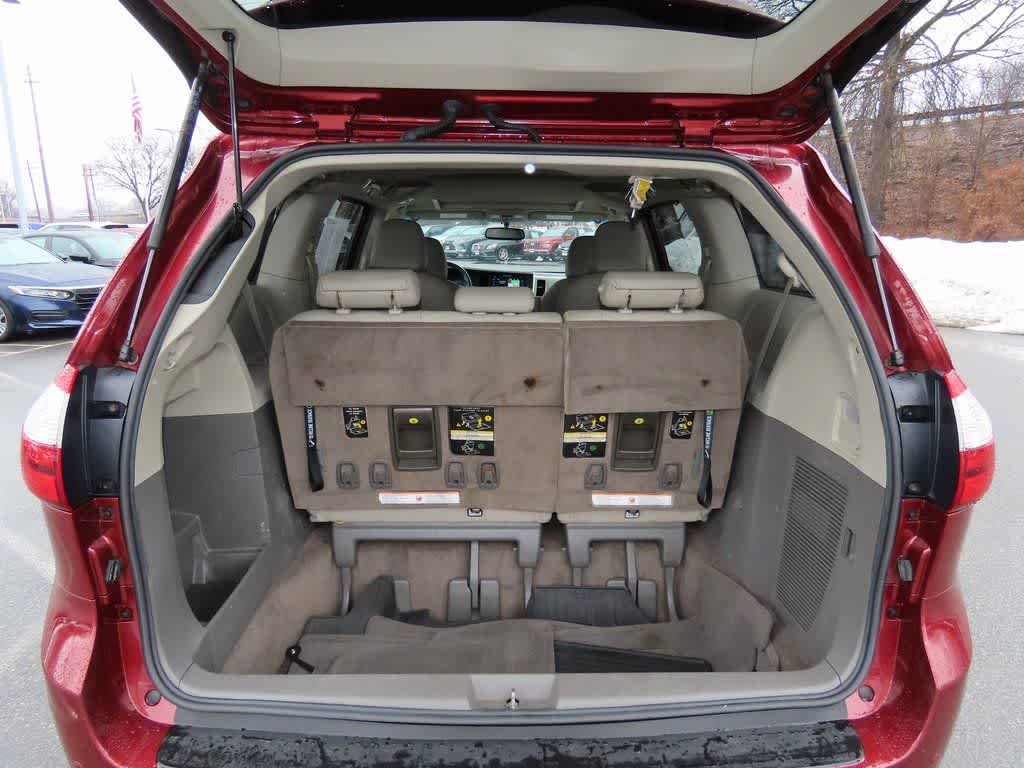 Thumbnail: 2017 Toyota Sienna - 11