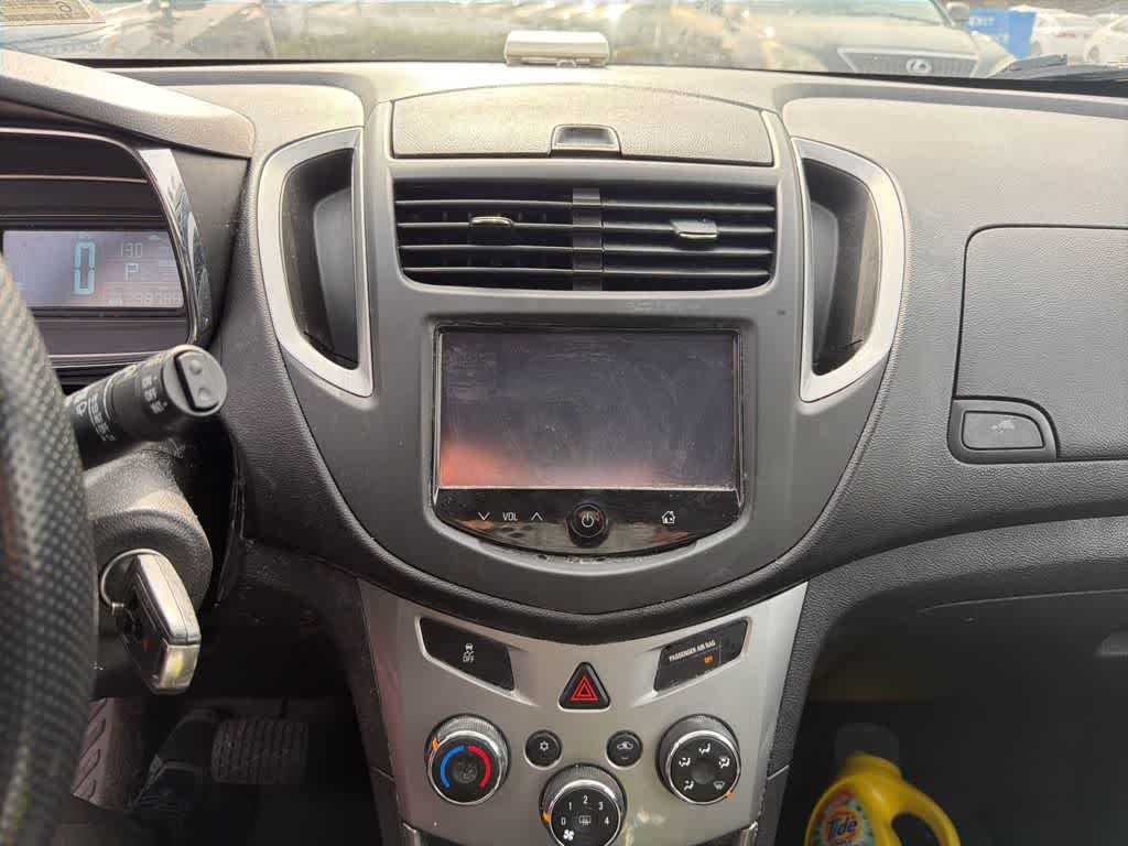 Thumbnail: 2016 Chevrolet Trax - 3