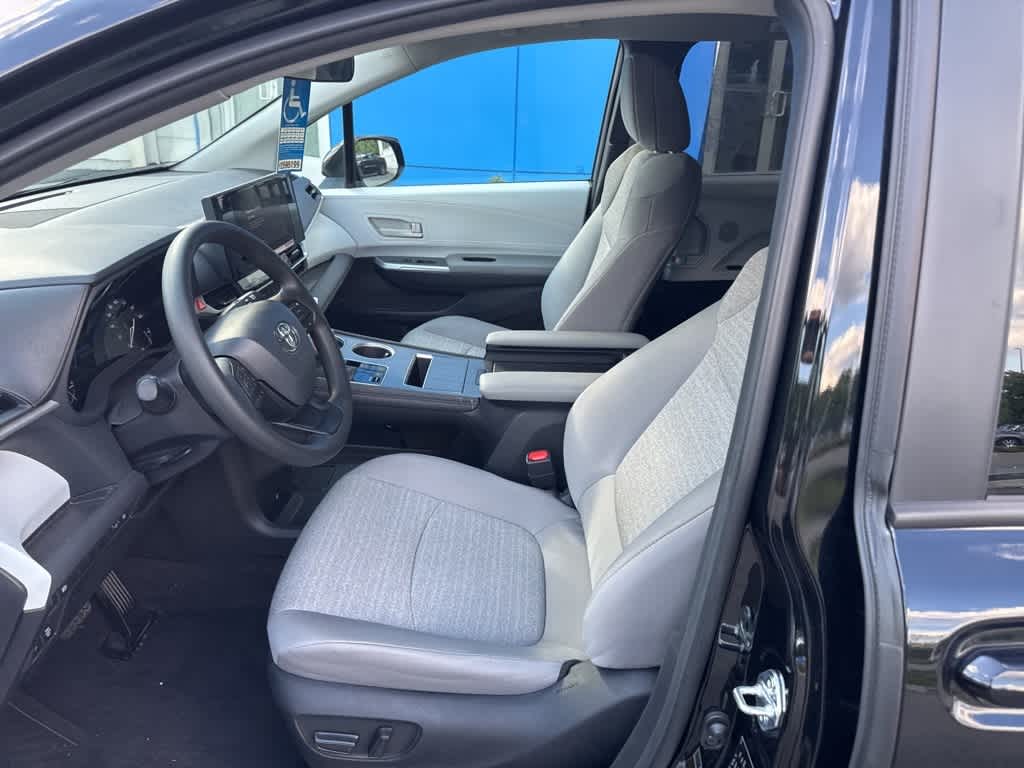 Thumbnail: 2025 Toyota Sienna - 15