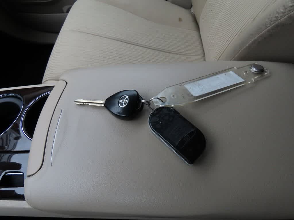 Thumbnail: 2010 Toyota Venza - 25