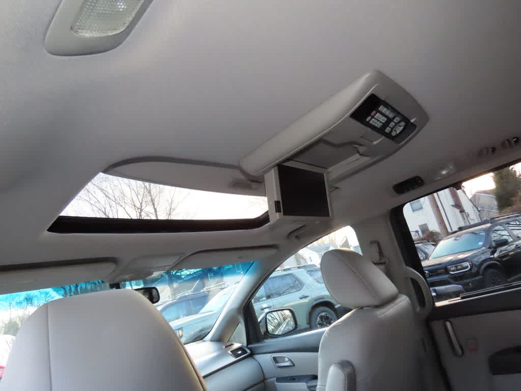 Thumbnail: 2011 Honda Odyssey - 17