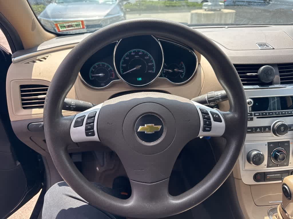 Thumbnail: 2011 Chevrolet Malibu - 18