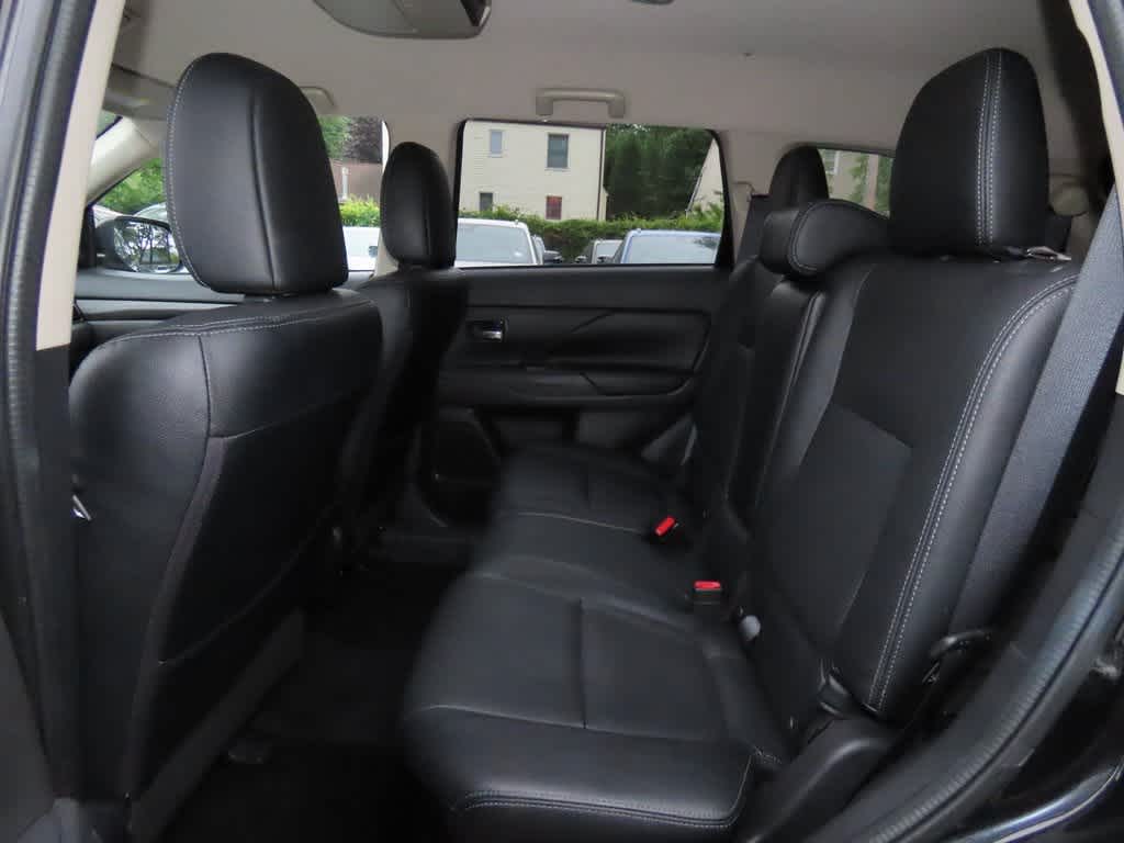 Thumbnail: 2016 Mitsubishi Outlander - 13