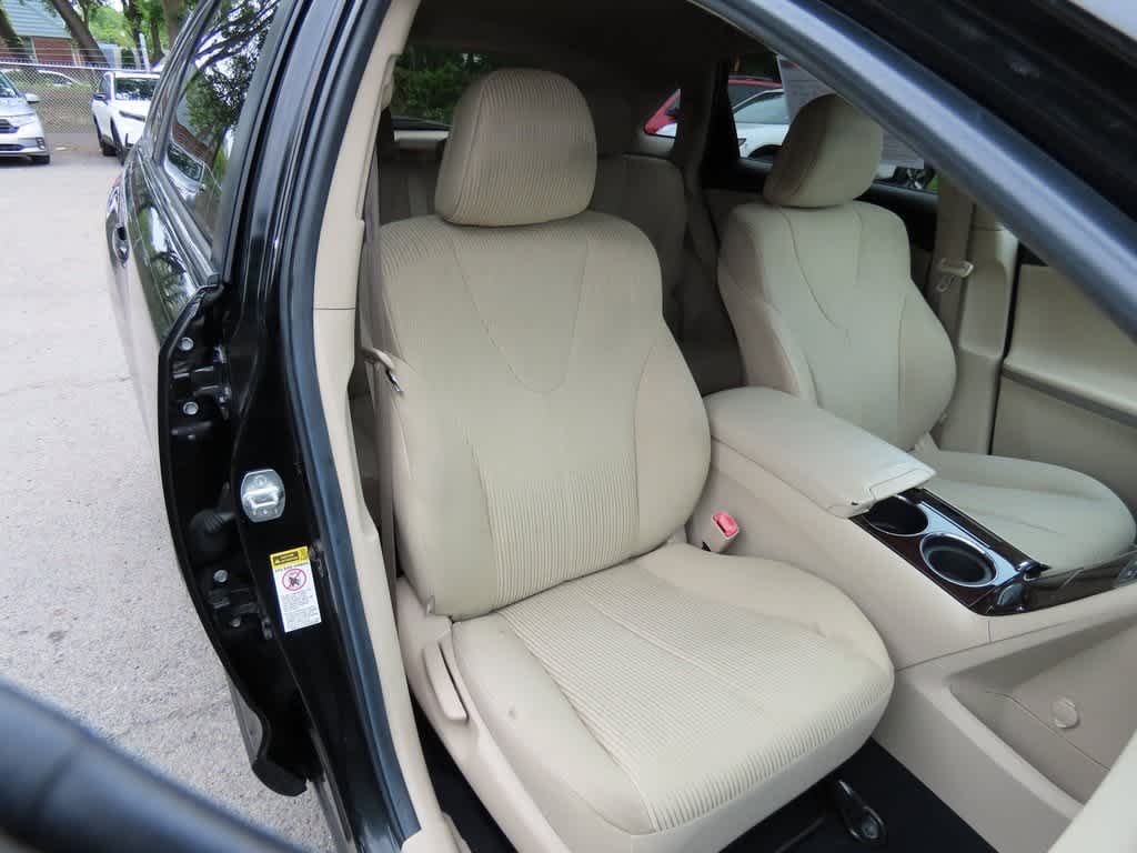 Thumbnail: 2010 Toyota Venza - 16