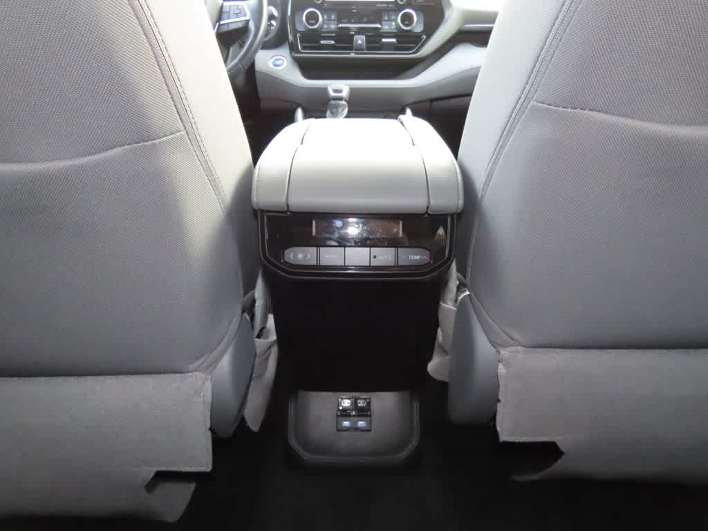 Thumbnail: 2022 Toyota Highlander - 25