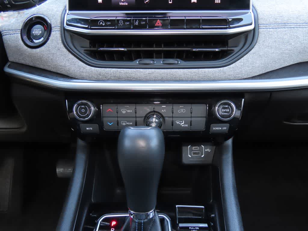 Thumbnail: 2022 Jeep Compass - 22