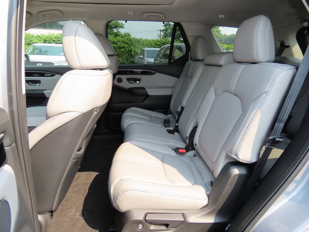 2025 Honda Pilot Touring 13