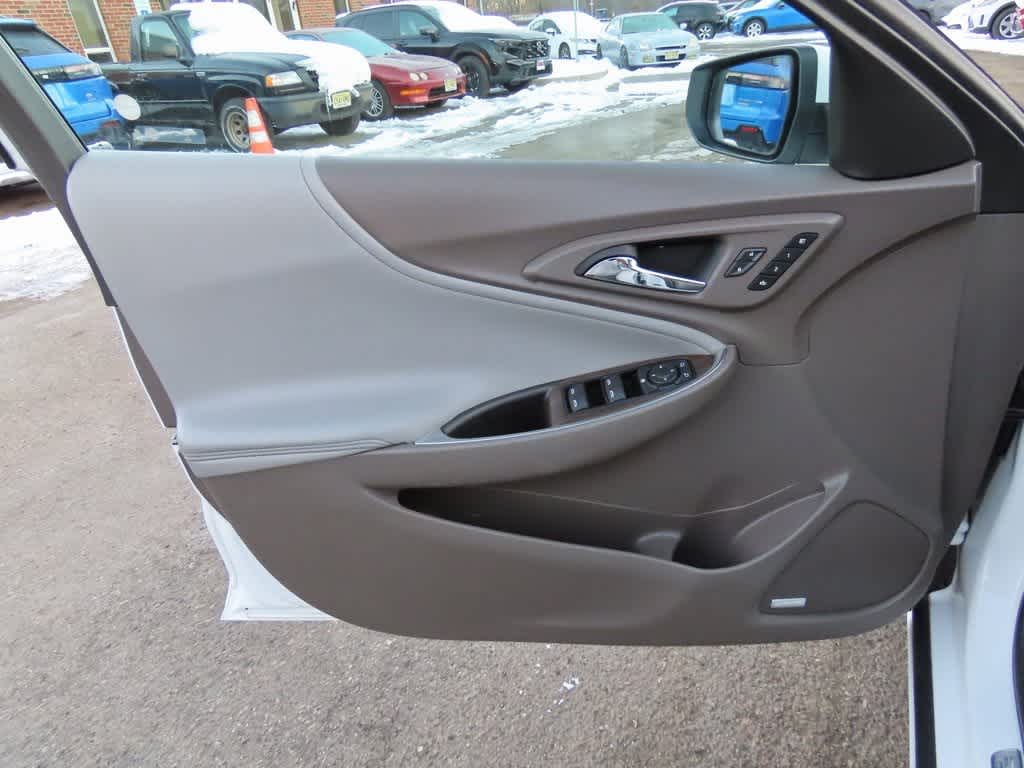 Thumbnail: 2019 Chevrolet Malibu - 16