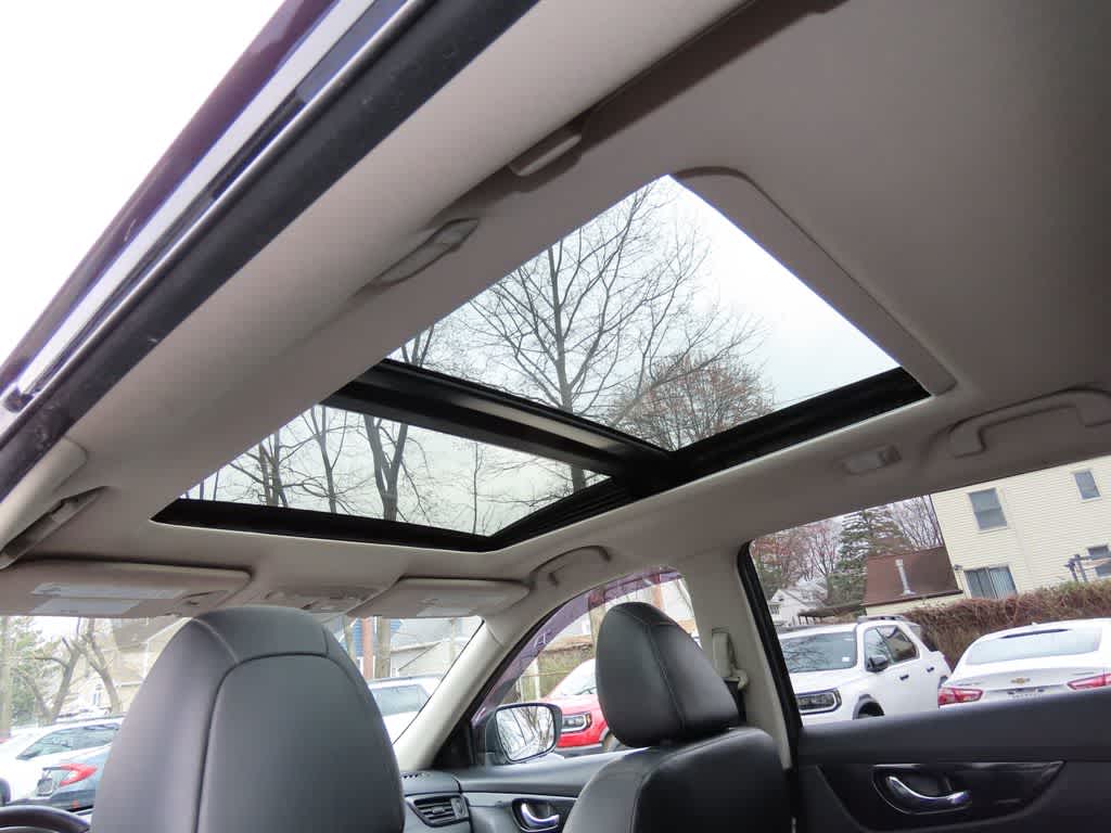 Thumbnail: 2018 Nissan Rogue - 15