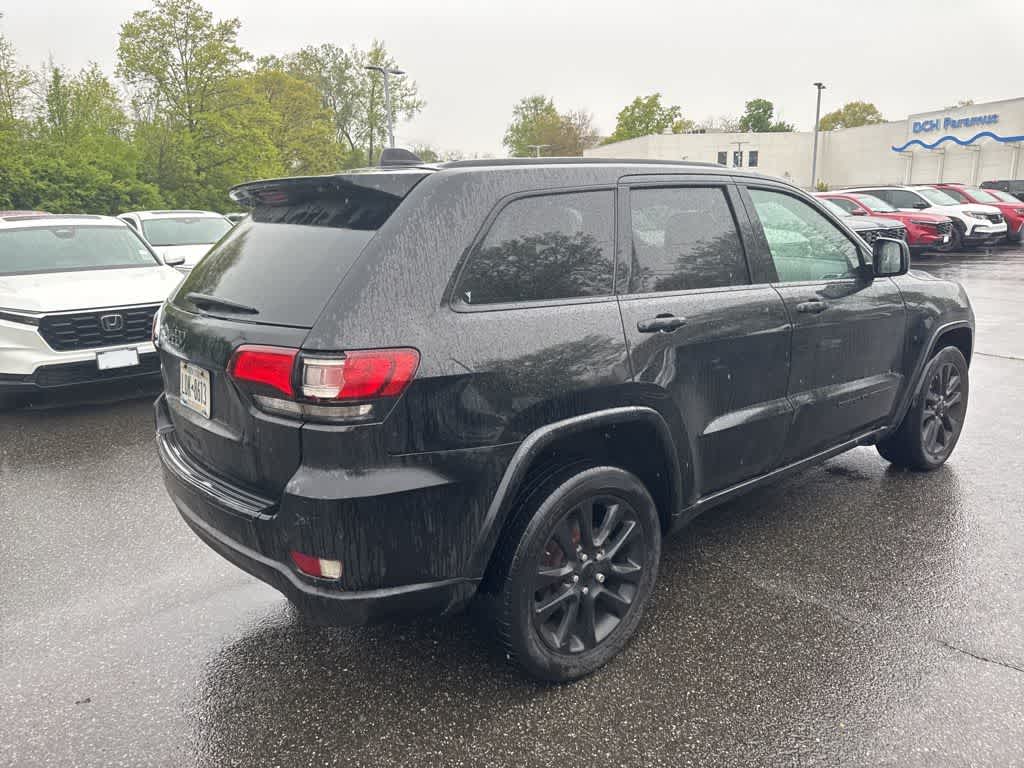 Thumbnail: 2017 Jeep Grand Cherokee - 21