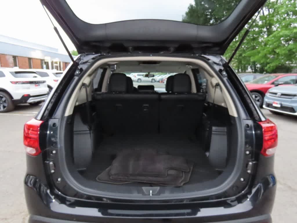 Thumbnail: 2016 Mitsubishi Outlander - 11