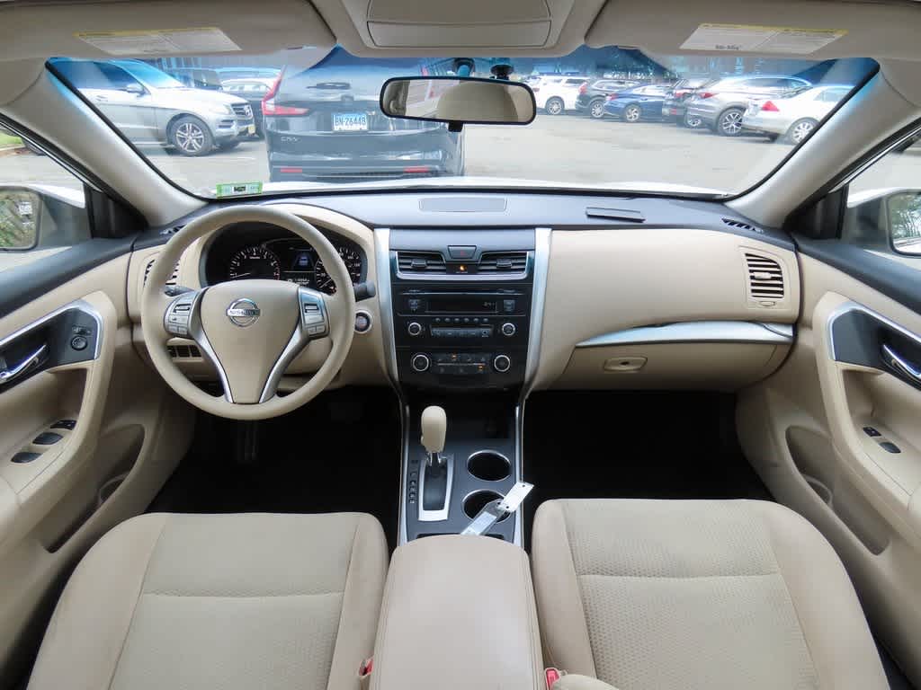 Thumbnail: 2015 Nissan Altima - 17