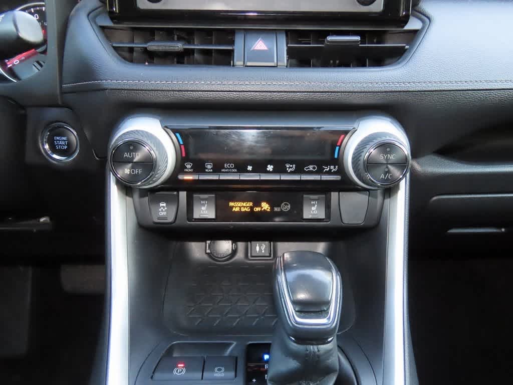 Thumbnail: 2019 Toyota RAV4 - 20