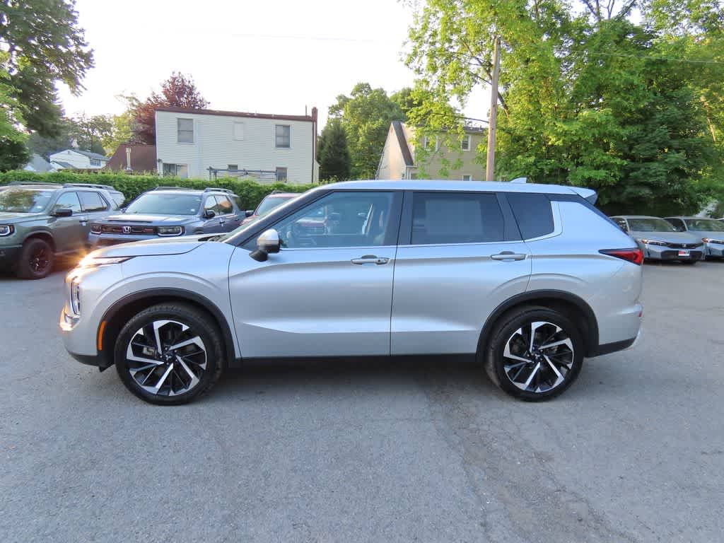 Thumbnail: 2024 Mitsubishi Outlander - 3